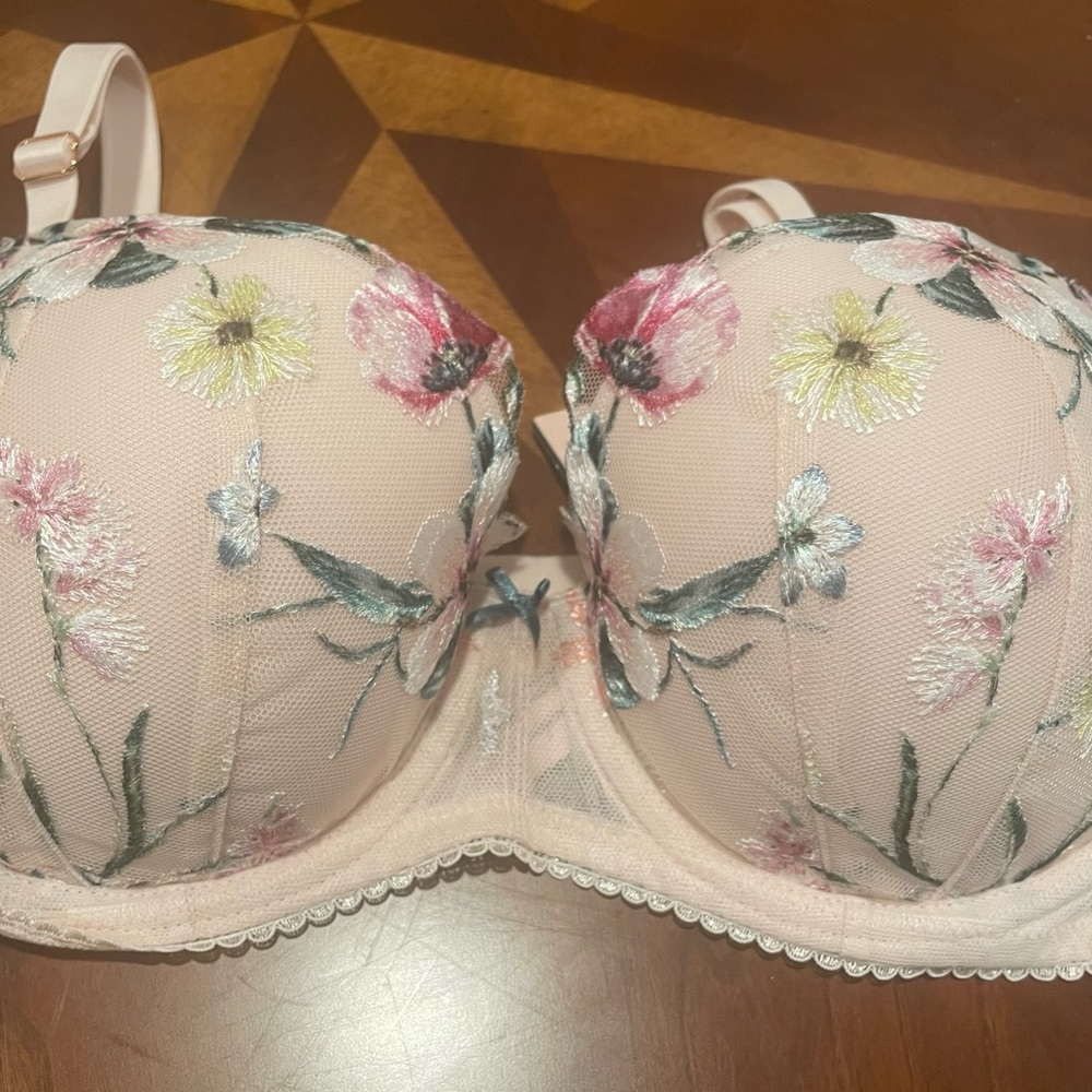 Victoria secret dream angel lined Demi - Picture 3 of 5